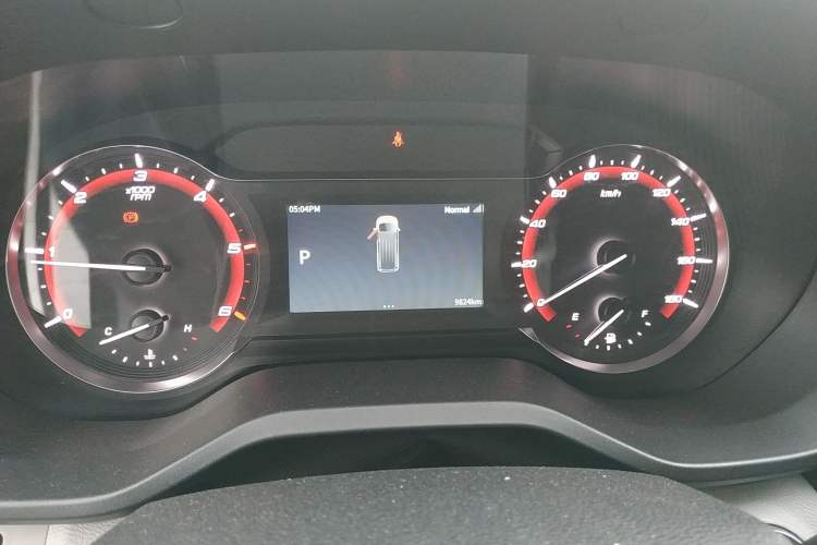 Used SAIC MAXUS Xintu V70 2023 2.0T Elite Edition Automatic Short Wheelbase Low Roof – 5/6 Seats