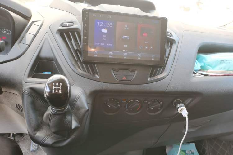 Used Ford Transit 2019 2.0T Diesel Multi-Purpose Commercial Vehicle Short Wheelbase Mid-Roof Design 6-Seater China VI Standard
