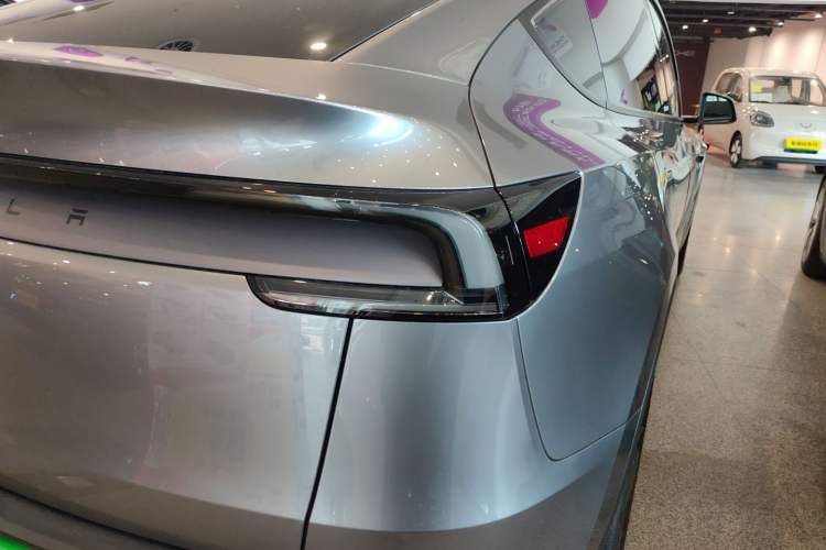 Used Tesla Model Y 2025 Rear-Wheel-Drive Version