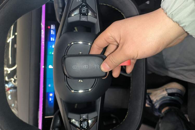 Used Lynk & Co Lynk & Co 10 EM-P 2025 Model 240 All-Wheel Drive Ultra—Sport Edition