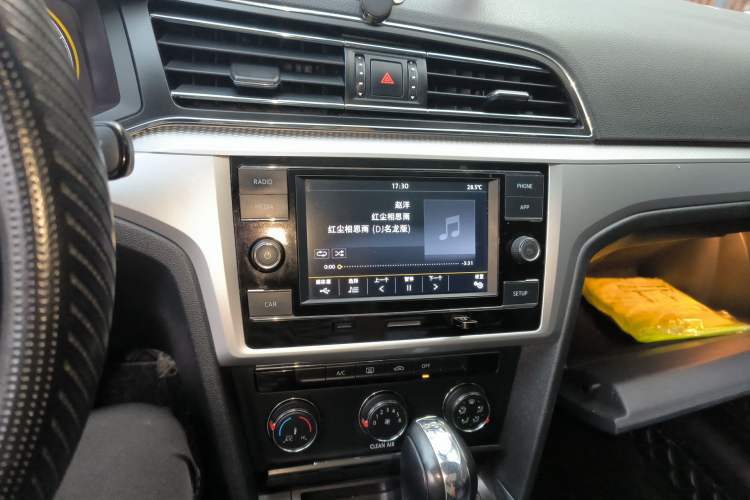 Used Volkswagen Lamando 2019 230TSI DSG Fashion Edition China V Standard Audio And AC Panel