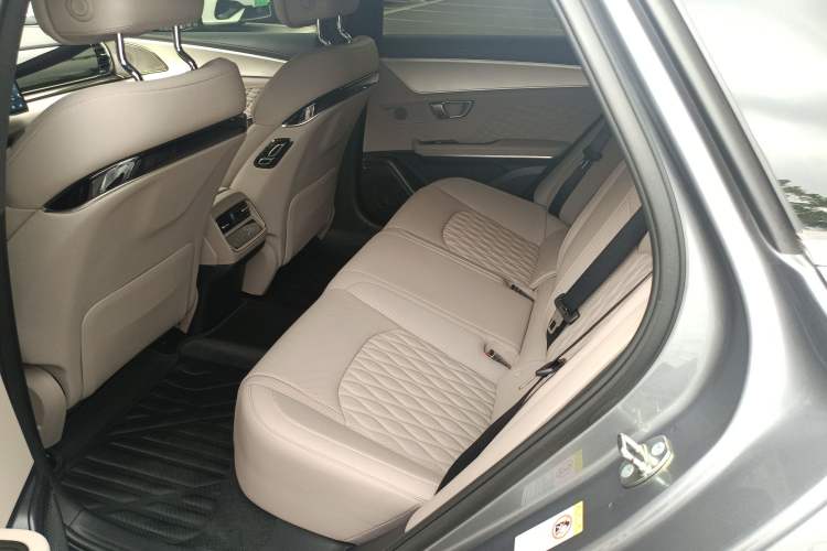 Used BYD Han 2024 EV Glory Edition 605KM Front-Wheel-Drive Premium Model Left Rear Seat