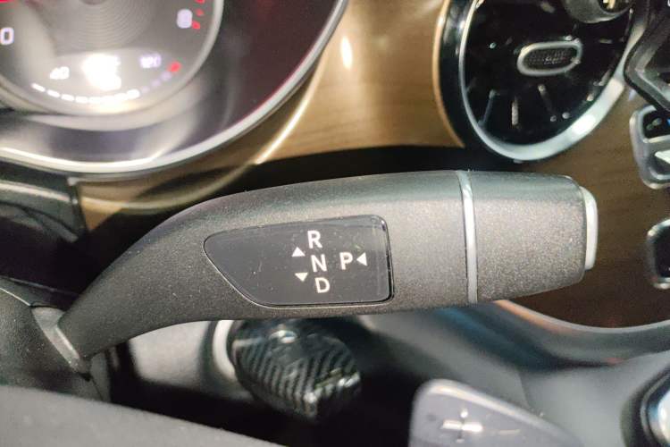Used Mercedes-Benz V-Class 2021 V 260 L Long Wheelbase Prestige Edition Gear Lever