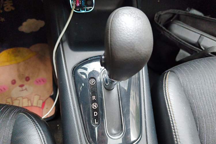 Used Nissan Tiida 2013 1.6L CVT Cool Cafe Edition Gear Lever