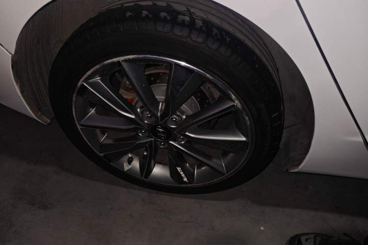 Used Hyundai Elantra (5th Generation / Langdong) 2015 1.6L Automatic Luxury Model Right Rear Wheel Hub