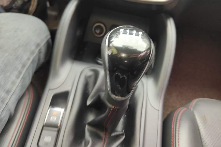 Used CHANGAN CS75 2016 2.0L Manual Luxury Version China V Standard Gear Lever
