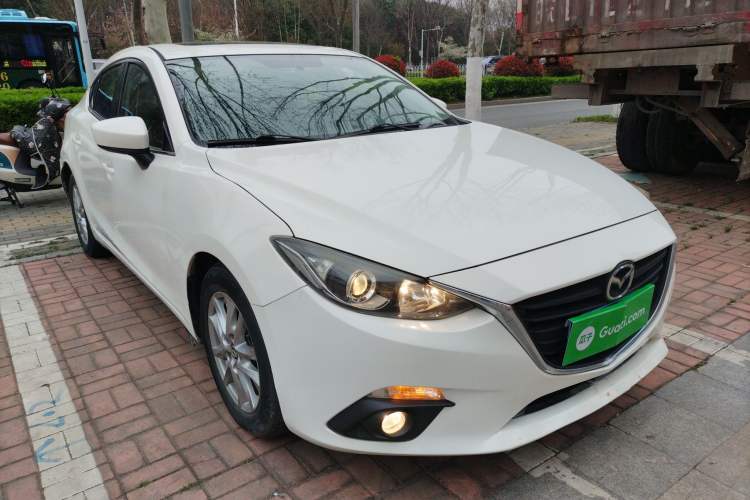 Used Mazda 3 Axela 2016 Sedan 1.5L Automatic Luxury Model