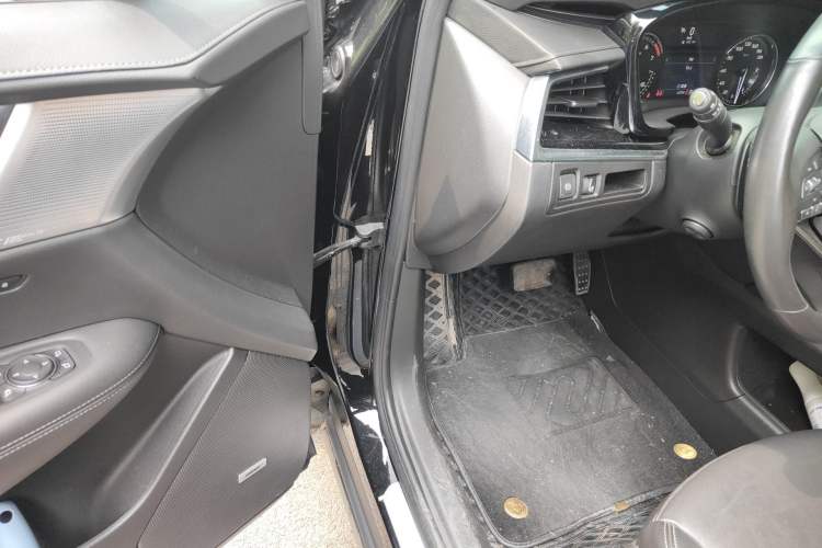 Used Cadillac XT6 2022 2.0T Six-Seater Four-Wheel Drive Luxury Version Driver Seat