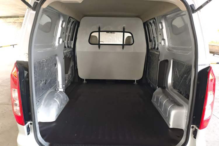 Used Wuling Hongguang V 2022 1.5L Jingqu Edition Enclosed-Window Vehicle with Electric Power Steering LAR Left Rear Seat