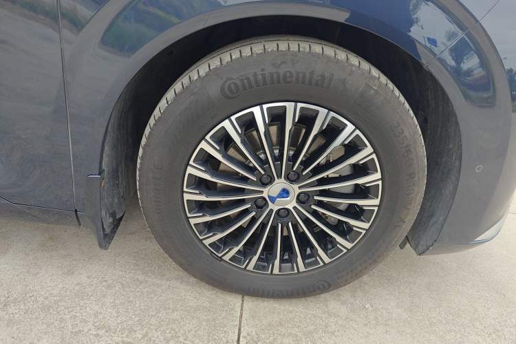 Used Denza D9 2022 DM-i 970 Four-Wheel Drive Flagship Model
