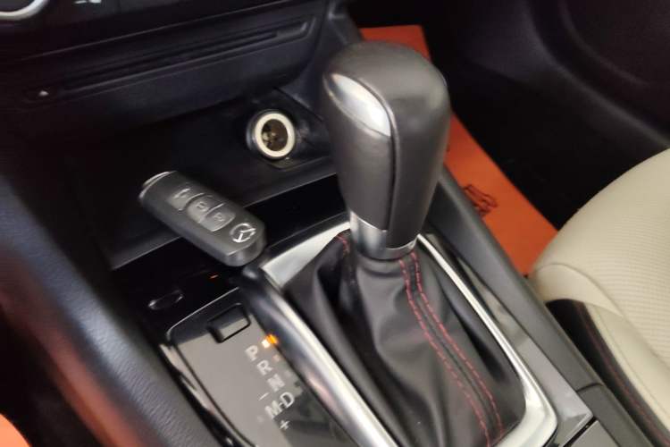 Used Mazda Mazda 3 Axela 2016 Sedan 2.0L Automatic Sport Model
