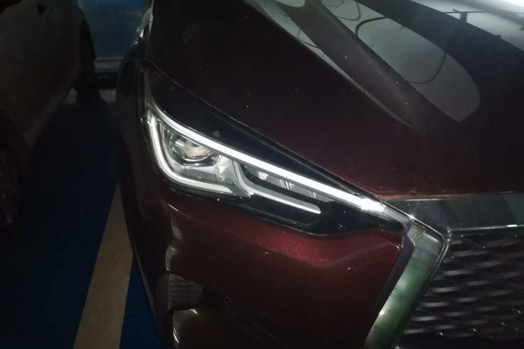 Used Infiniti QX50 2018 2.0T Two-Wheel Drive Fashion Edition Right Front Headlight