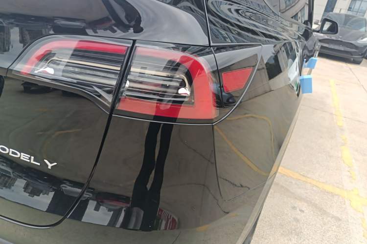 Used Tesla Model Y 2022 Long-Range All-Wheel-Drive Version