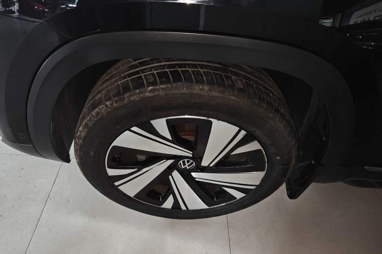 Used Volkswagen Teramont 2022 380TSI Four-Wheel Drive Prestige Luxury Edition Left Front Wheel Hub