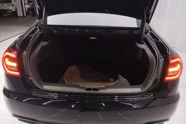 Used Hongqi H7 2017 1.8T Tech Model Trunk