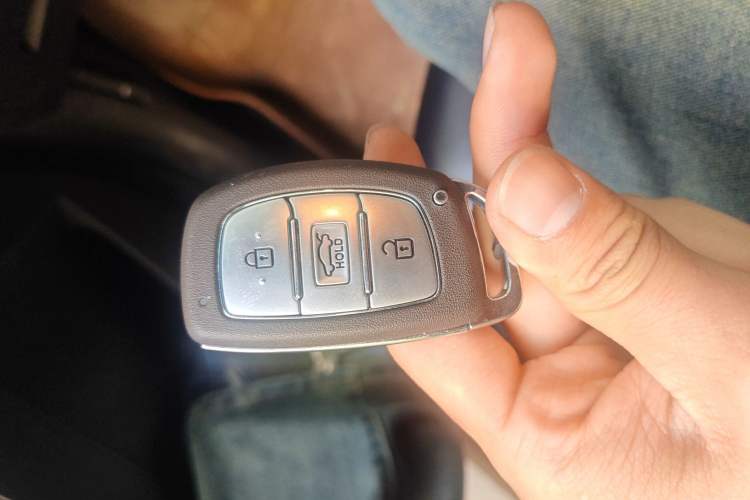 Used Hyundai Elantra (5th Generation / Langdong) 2015 1.6L Manual Leading Model