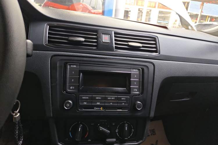 Used Volkswagen Santana 2016 1.6L Manual Fashion Edition
