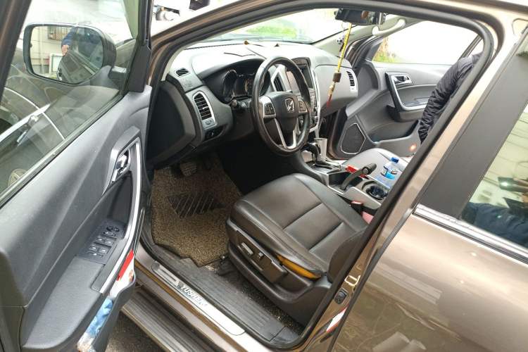 Used JMC Yusheng S350 2013 2.4T Automatic 2WD Diesel Ultra-Luxury 5-Seater
