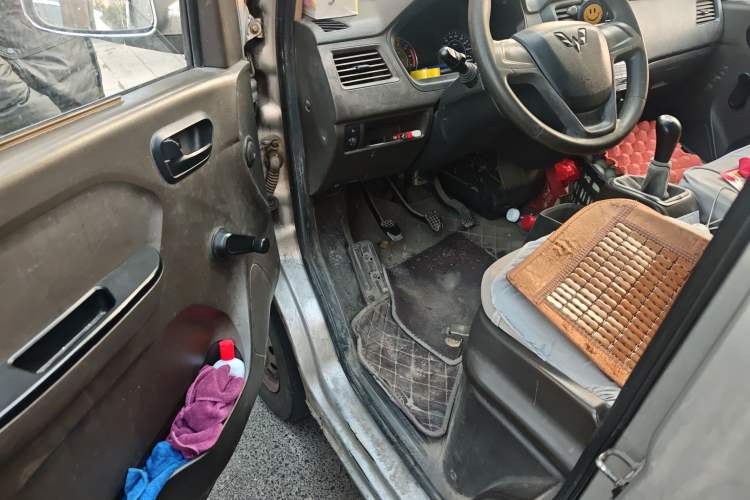 Used Wuling Rongguang 2014 1.2L S Base Model
