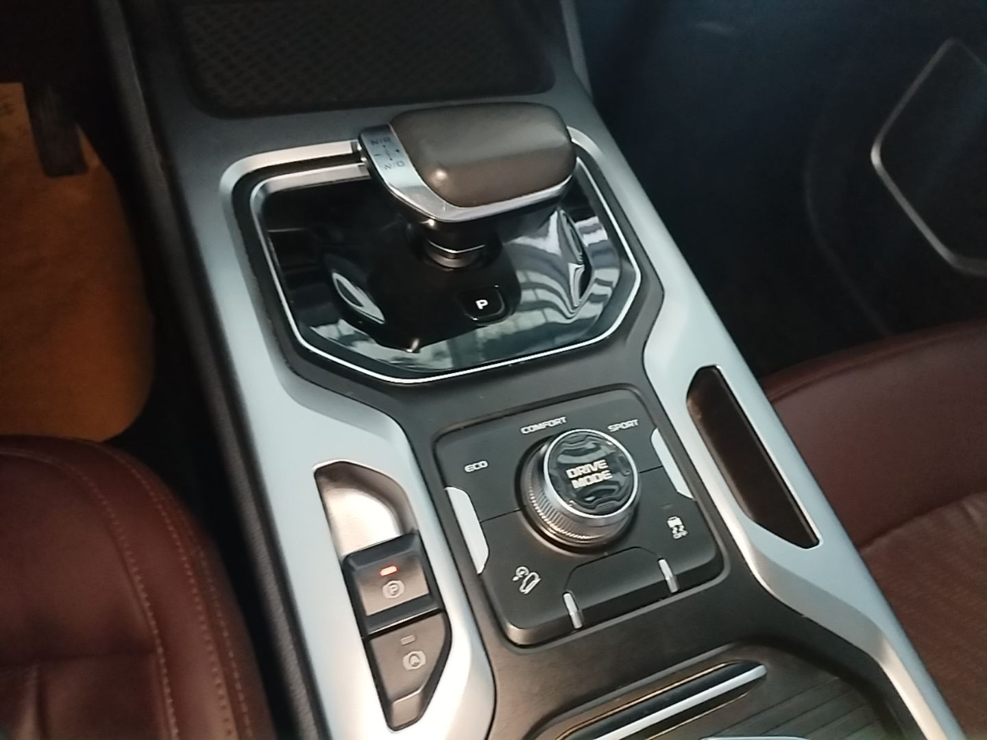 Geely Auto Haoyue 2022 1.8TD DCT Luxury 7-Seater — снимка 16