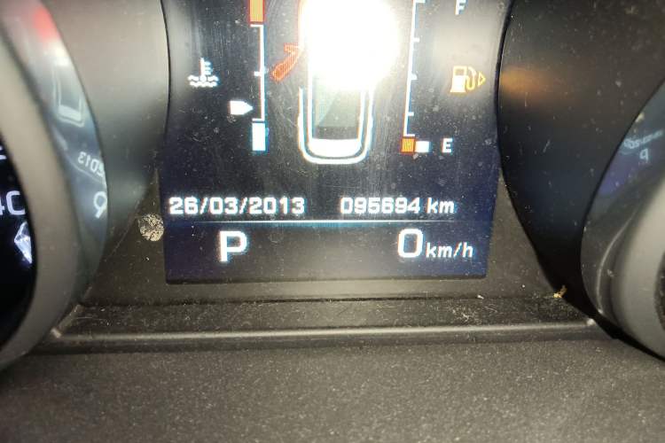 Used Land Rover Range Evoque 2014 2.0T 5-Door Luxury Edition Odometer Close Up