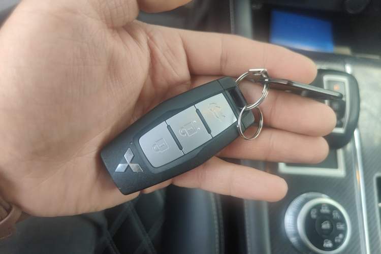 Used Mitsubishi Outlander 2023 1.5T CVT Four-Wheel Drive Prestige Edition 7 Seats Vehicle Key