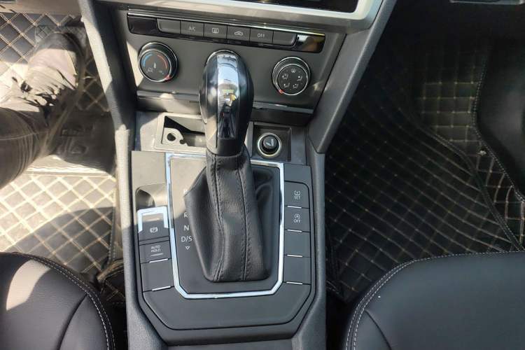 Used Volkswagen Lamando 2019 230TSI DSG Fashion Edition China VI