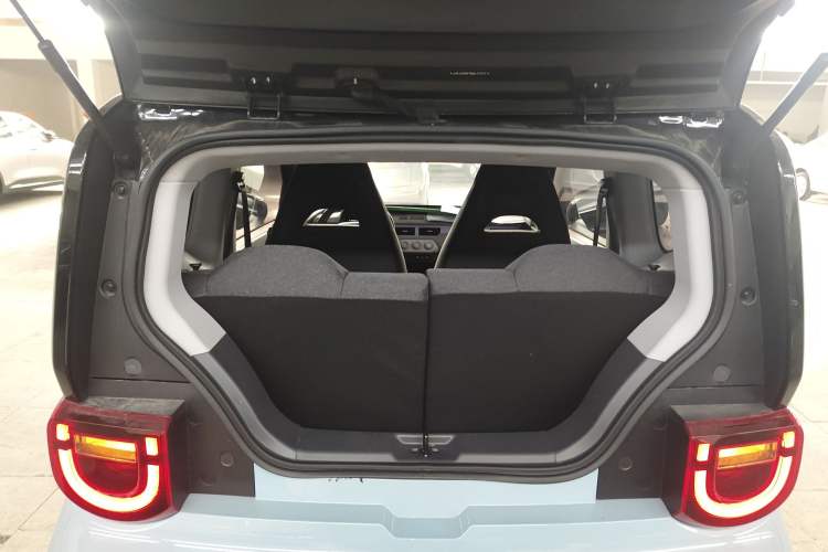 Used Chery QQ Ice Cream 2022 170km Sundae Phosphate Lithium-Ion Trunk