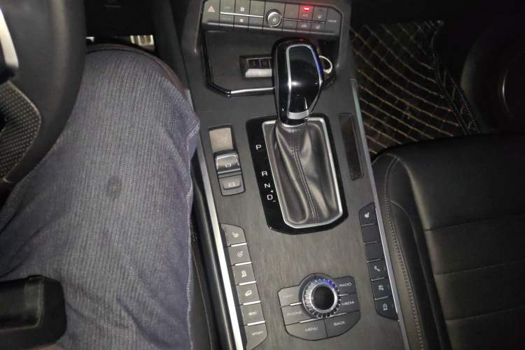 Used Wey VV5 2017 2.0T Ultra-Luxury Version Gear Lever