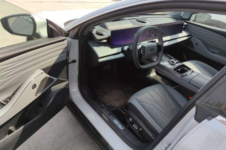 Used Geely Galaxy E8 2025 700 km Long-Range Intelligent Driving Version Driver Seat