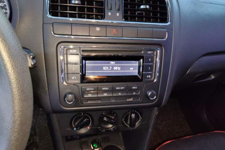 Used Volkswagen Polo 2013 1.4L Manual Comfort Edition Audio And AC Panel