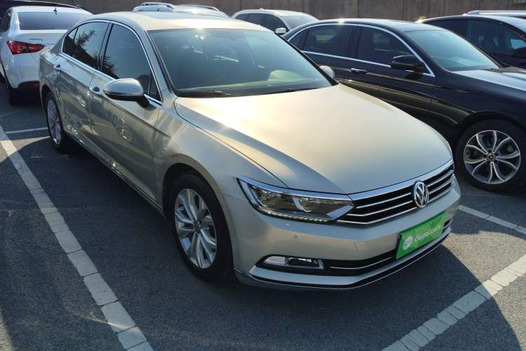 Used Volkswagen Magotan 2018 Facelift 330TSI DSG Luxury Model Exterior 1