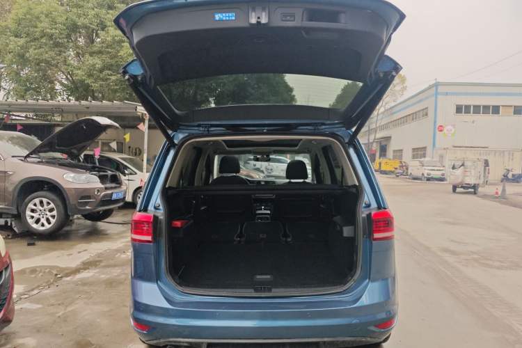 Used Volkswagen Touran 2016 Volkswagen Touran L 280TSI DSG Luxury Edition