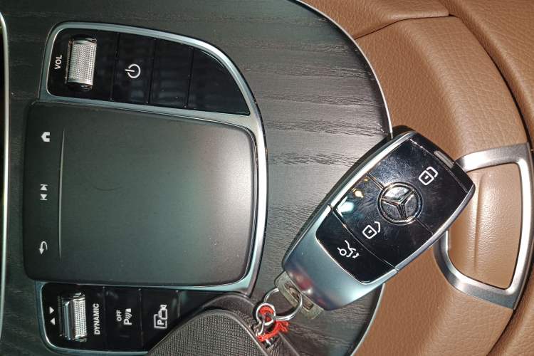 Used Mercedes-Benz E-Class New Energy 2022 Restyled E 350 e L Plug-in Hybrid Sports Sedan Vehicle Key