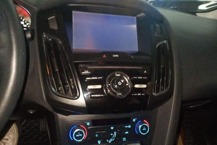 Used Ford Focus 2015 Sedan 1.6L Automatic Trend Model Audio And AC Panel