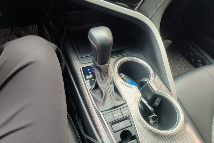 Used Toyota Camry 2022 2.0S Knight Edition Gear Lever