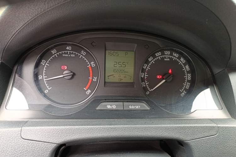 Used Skoda Rapid 2013 1.6L Automatic Smart Selection Model
