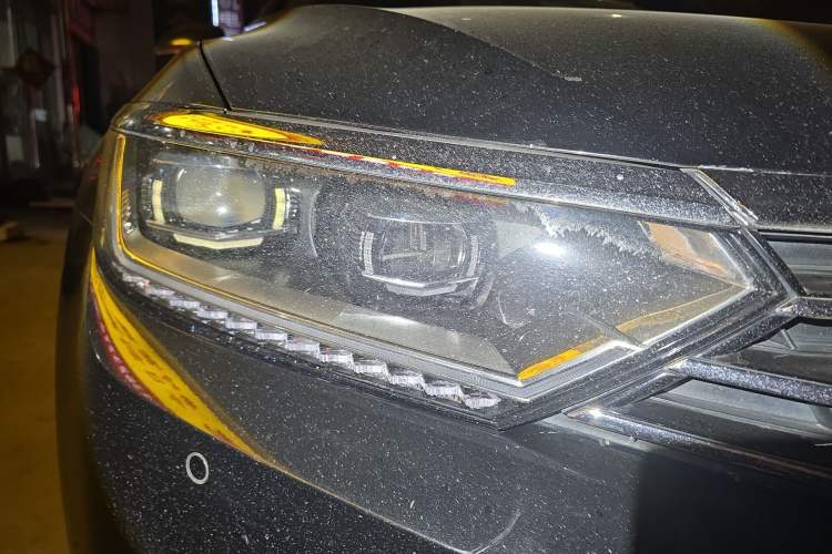 Used Volkswagen Magotan 2018 330TSI DSG Advanced Model Right Front Headlight