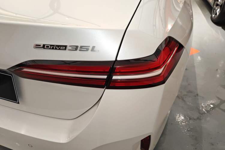 Used BMW i5 2024 eDrive 35L Luxury Model with M Sport Package
