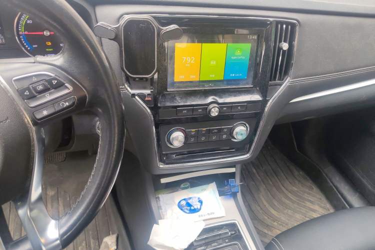 Used Roewe i6 New Energy 2019 PLUS 50T 4G Connected Glory Luxury Edition Audio And AC Panel