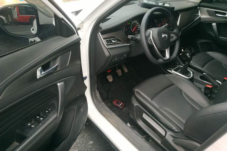 Used CHANGAN CS35PLUS 2021 Revised Version Glory Million Edition 1.6L Manual Luxury Edition
