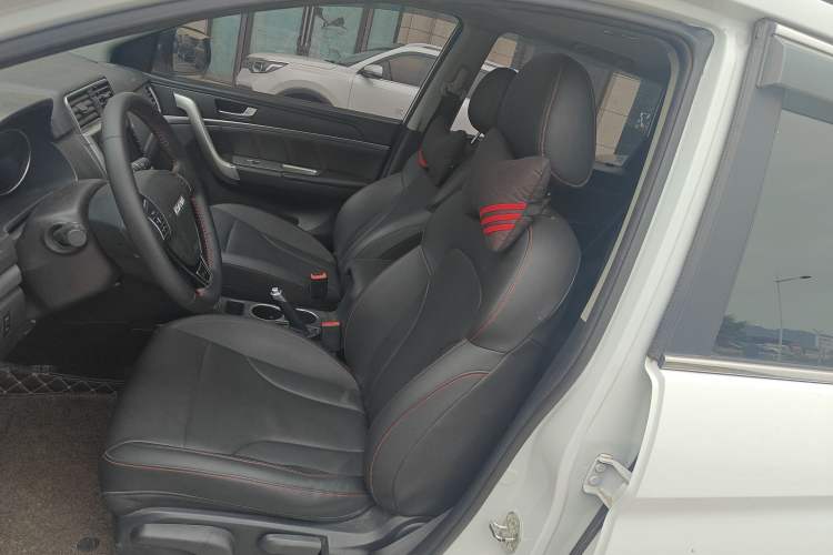 Used Haval M6 2019 1.5T DCT Two-Wheel Drive Elite Version China VI Standard
