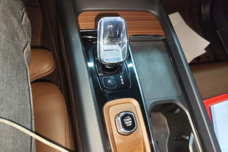 Used Volvo XC60 New Energy 2024 T8 Plug-in Hybrid Long-Range All-Wheel Drive Smart Luxury Edition