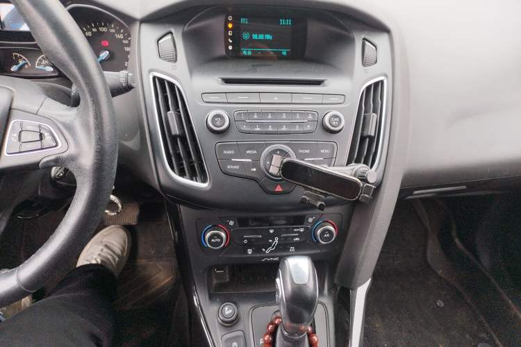 Used Ford Focus 2015 Hatchback EcoBoost 125 Automatic Supreme Style Edition Audio And AC Panel