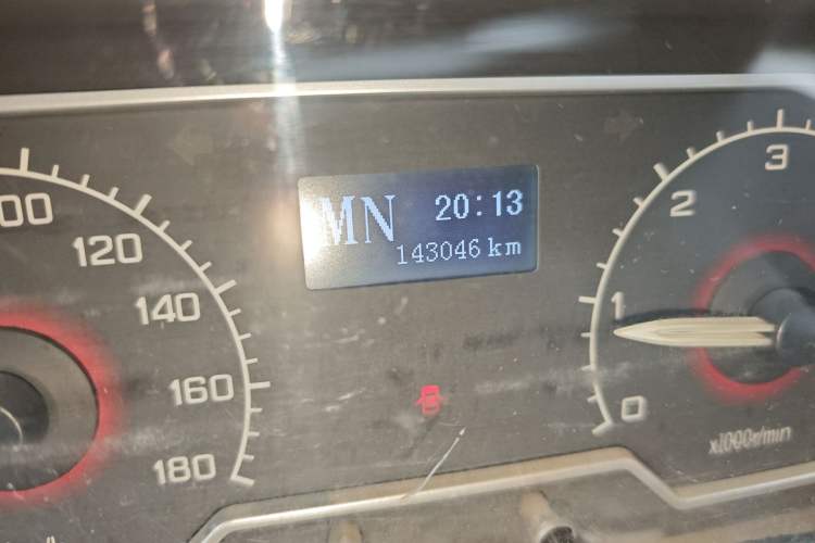 Used SAIC MAXUS Xintu V80 2017 2.5T AMT Aoyuntong National V Long Wheelbase Mid-Roof Design 6–10 Seats