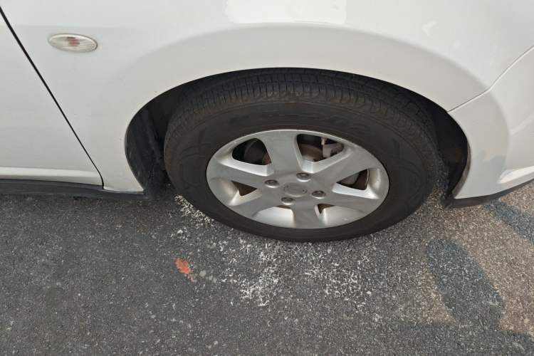 Used Venucia D50 2012 1.6L Manual Comfort Edition Right Front Wheel Hub