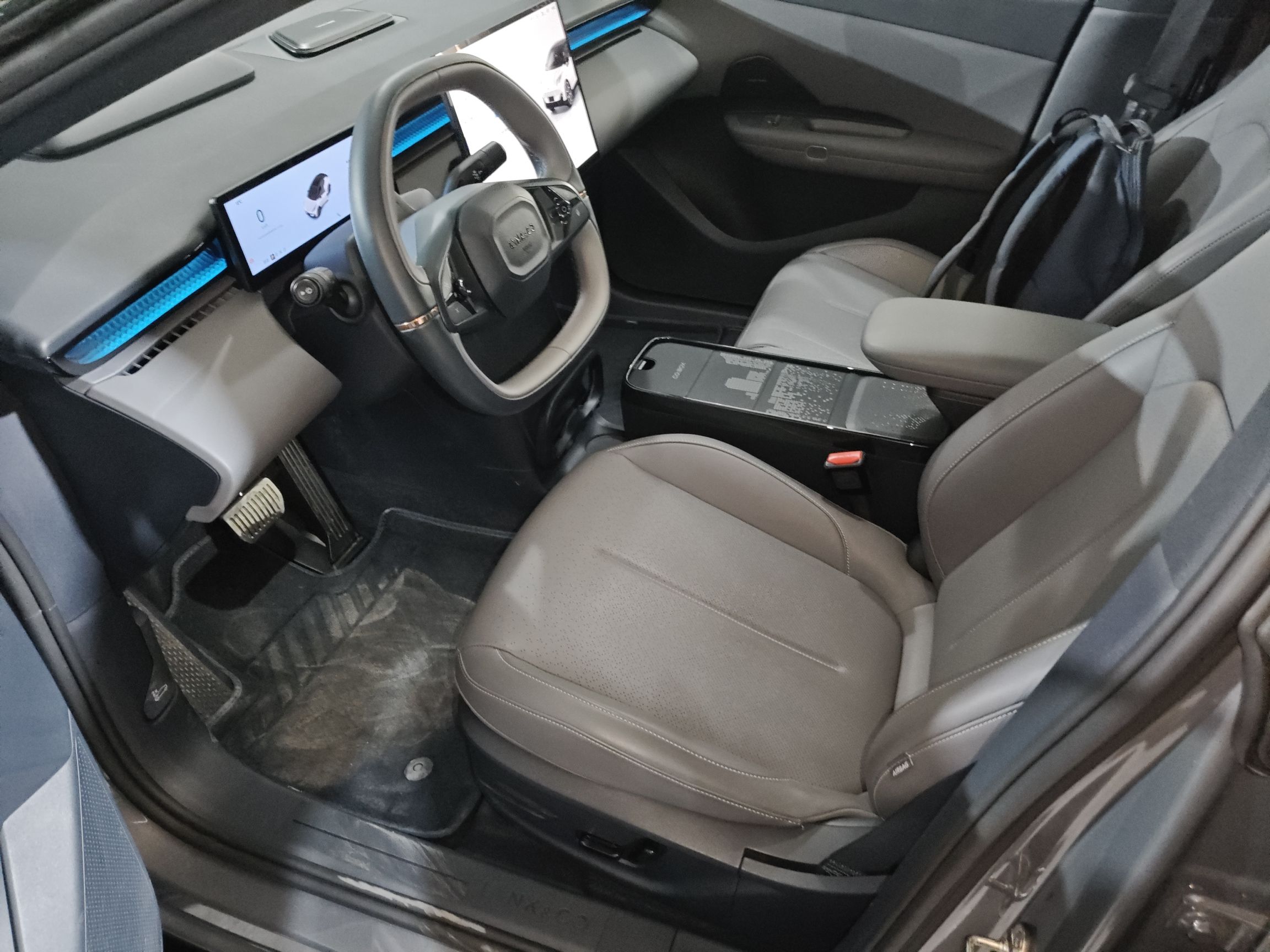 Переднее сиденье в автомобиле