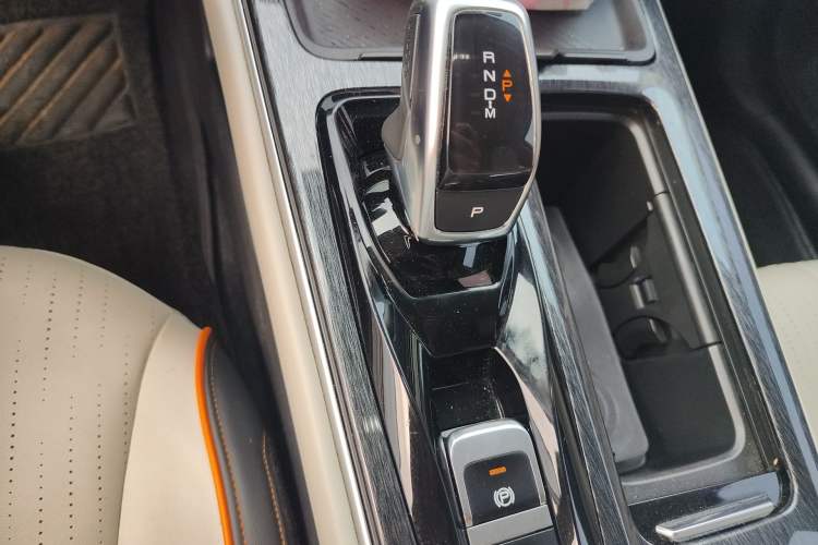 Used Dongfeng Aeolus Yixuan MAX 2021 1.5T Super Cool Trendy Dad Edition Gear Lever