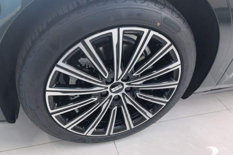 Used Geely Galaxy 8 2025 130km EM-P Starship Edition
