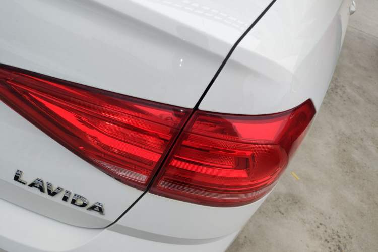 Used Volkswagen Lavida 2017 1.6L Manual Fashion Edition Right Rear Taillight